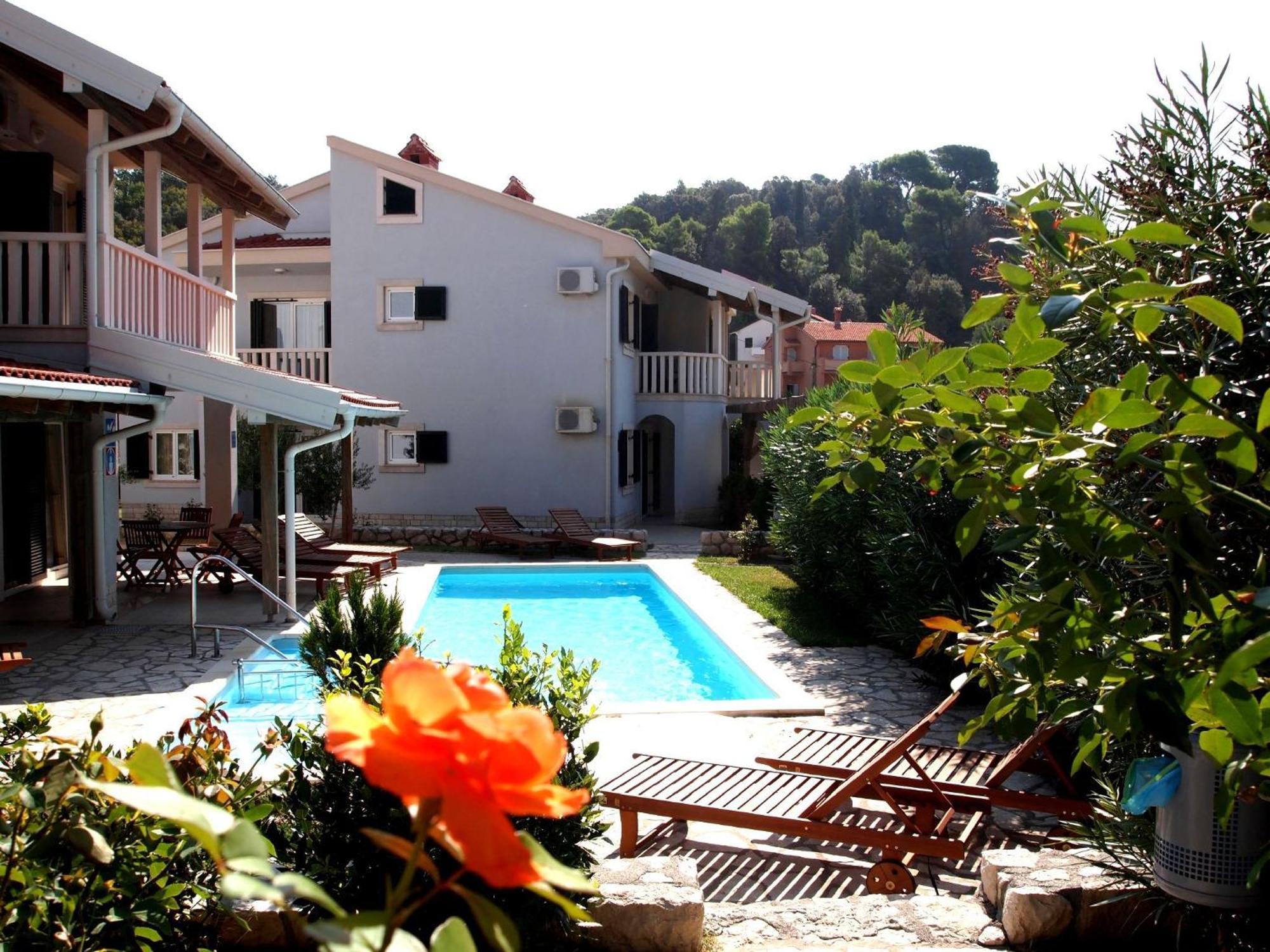 Villas Rab Palit Εξωτερικό φωτογραφία